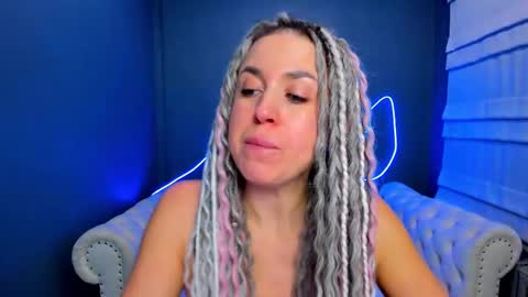 Snapshot of roxy_mars chatting on 01-14-26, 01:55 Roxy online show from 01-14-26, 01:55