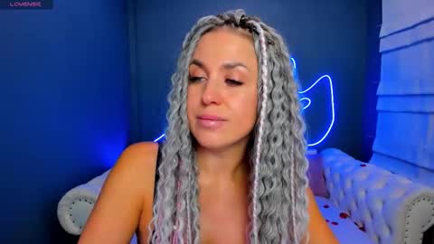 Snapshot of roxy_mars chatting on 03-14-26, 01:23 Roxy online show from 03-14-26, 01:23