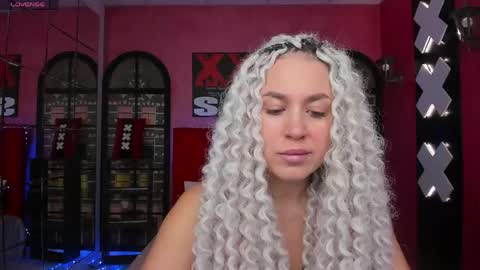 Snapshot of roxy_mars chatting on 05-19-26, 01:22 Roxy online show from 05-19-26, 01:22