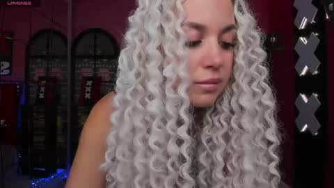 Snapshot of roxy_mars chatting on 05-20-26, 01:34 Roxy online show from 05-20-26, 01:34