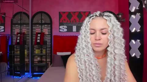 Snapshot of roxy_mars chatting on 05-21-26, 01:45 Roxy online show from 05-21-26, 01:45