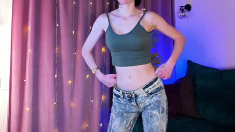 roxy_riot_ online show from 02-07-25, 04:27