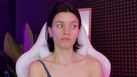 roxy_riot_ online show from 03-09-25, 04:27