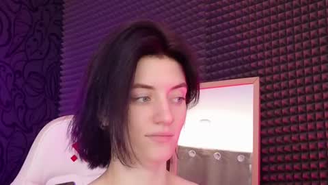 roxy_riot_ online show from 03-11-25, 07:37