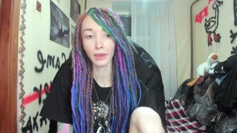 Snapshot of roxy_silver chatting on 12-26-24, 01:07 Roxy online show from 12-26-24, 01:07