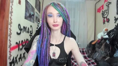 Snapshot of roxy_silver chatting on 12-29-24, 10:25 Roxy online show from 12-29-24, 10:25