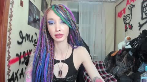 Snapshot of roxy_silver chatting on 12-30-24, 01:26 Roxy online show from 12-30-24, 01:26