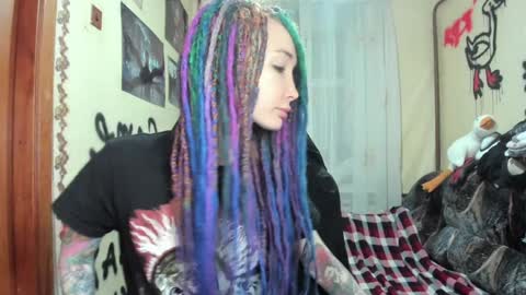 Snapshot of roxy_silver chatting on 01-13-25, 06:59 Roxy online show from 01-13-25, 06:59