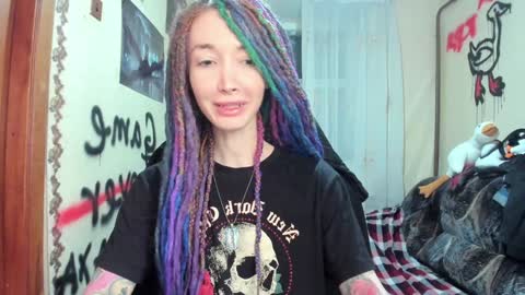 Snapshot of roxy_silver chatting on 02-09-25, 01:33 Roxy online show from 02-09-25, 01:33