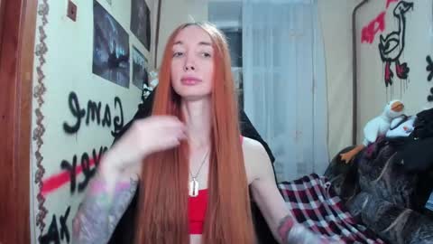 Snapshot of roxy_silver chatting on 02-14-25, 12:19 Roxy online show from 02-14-25, 12:19