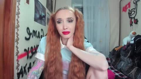 Snapshot of roxy_silver chatting on 02-24-25, 12:09 Roxy online show from 02-24-25, 12:09