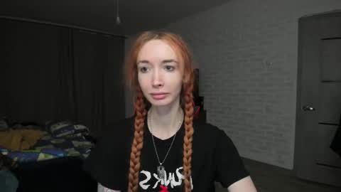 Snapshot of roxy_silver chatting on 02-25-25, 01:52 Roxy online show from 02-25-25, 01:52