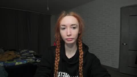 Snapshot of roxy_silver chatting on 02-26-25, 01:53 Roxy online show from 02-26-25, 01:53