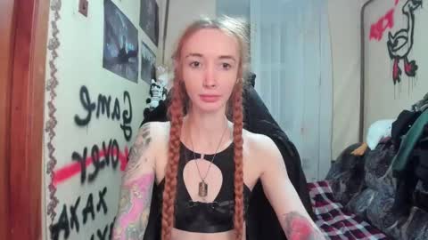 Snapshot of roxy_silver chatting on 02-26-25, 10:09 Roxy online show from 02-26-25, 10:09