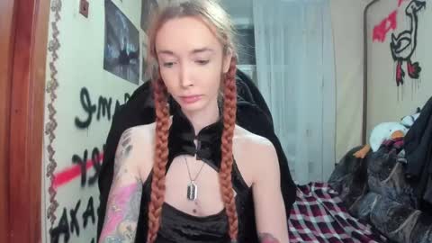 Snapshot of roxy_silver chatting on 03-01-25, 12:17 Roxy online show from 03-01-25, 12:17