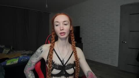 Snapshot of roxy_silver chatting on 03-10-25, 10:02 Roxy online show from 03-10-25, 10:02