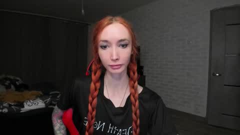 Snapshot of roxy_silver chatting on 10-14-25, 04:19 Roxy online show from 10-14-25, 04:19