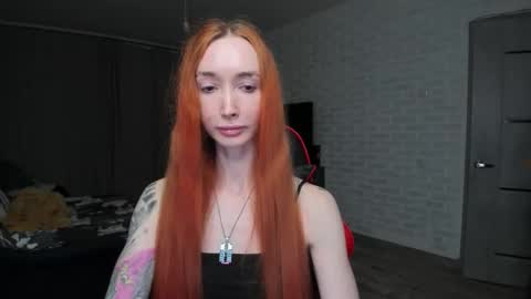 Snapshot of roxy_silver chatting on 10-25-25, 09:09 Roxy online show from 10-25-25, 09:09