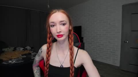 Snapshot of roxy_silver chatting on 10-26-25, 07:09 Roxy online show from 10-26-25, 07:09