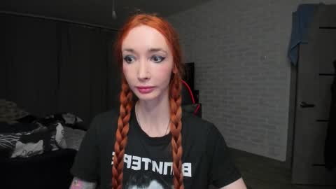 Snapshot of roxy_silver chatting on 11-18-25, 08:13 Roxy online show from 11-18-25, 08:13