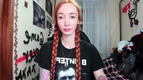 Snapshot of roxy_silver chatting on 11-20-25, 08:19 Roxy online show from 11-20-25, 08:19