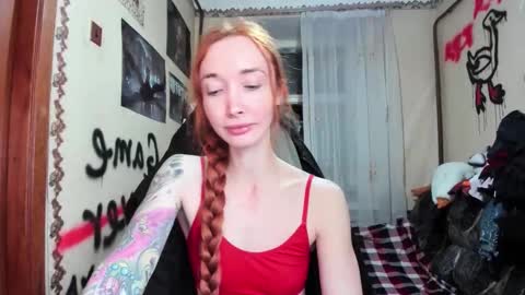 Snapshot of roxy_silver chatting on 11-30-25, 08:02 Roxy online show from 11-30-25, 08:02