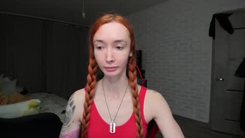 Snapshot of roxy_silver chatting on 12-16-25, 06:46 Roxy online show from 12-16-25, 06:46