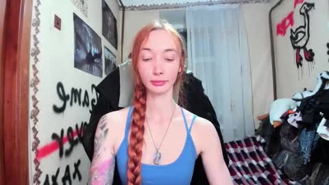 Snapshot of roxy_silver chatting on 12-17-25, 09:21 Roxy online show from 12-17-25, 09:21