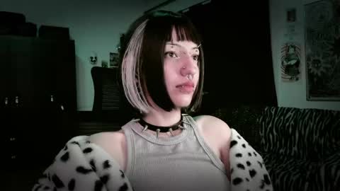Snapshot of roxy_toxic chatting on 05-15-26, 11:34 Roxy Independient model Help me to reach 50 thumbs up online show from 05-15-26, 11:34