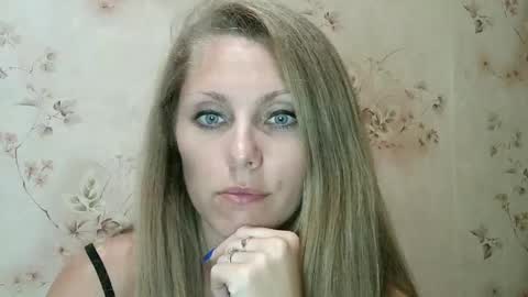 roxyfox18x01 online show from 09-19-25, 07:47