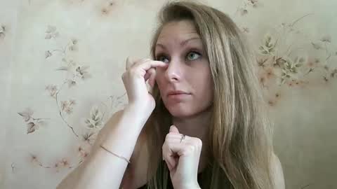 roxyfox18x01 online show from 04-15-26, 07:59