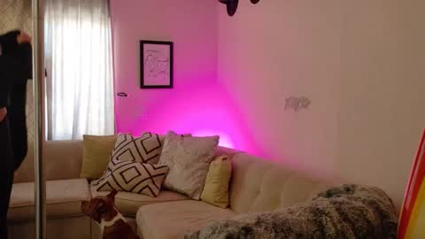 Roxy Nyes online show from 04-07-26, 08:31