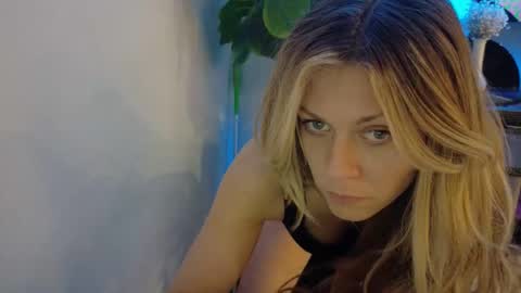 Roxy Nyes online show from 05-25-26, 08:09