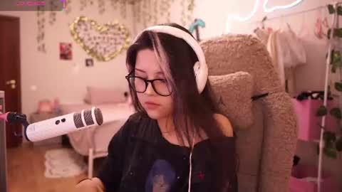 Snapshot of roxysuh chatting on 06-29-26, 07:36 roxysuh online show from 06-29-26, 07:36