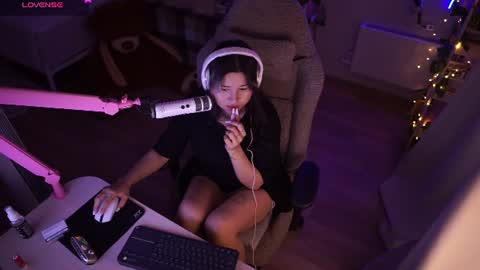 Snapshot of roxysuh chatting on 07-31-26, 09:30 roxysuh online show from 07-31-26, 09:30