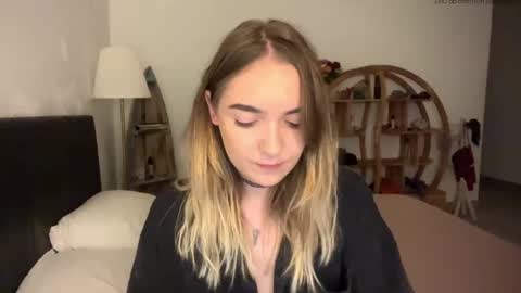 Snapshot of roxysweetdream chatting on 05-05-26, 12:13 Roxy online show from 05-05-26, 12:13