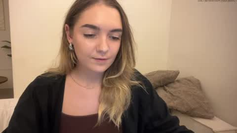 Snapshot of roxysweetdream chatting on 06-04-26, 12:22 Roxy online show from 06-04-26, 12:22