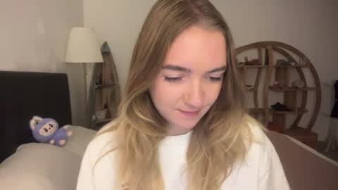 Snapshot of roxysweetdream chatting on 06-11-26, 12:58 Roxy online show from 06-11-26, 12:58