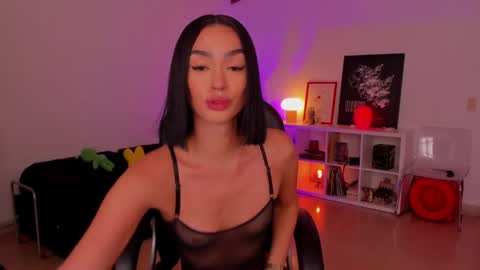 Snapshot of roxyy_x chatting on 04-19-26, 06:32 val online show from 04-19-26, 06:32