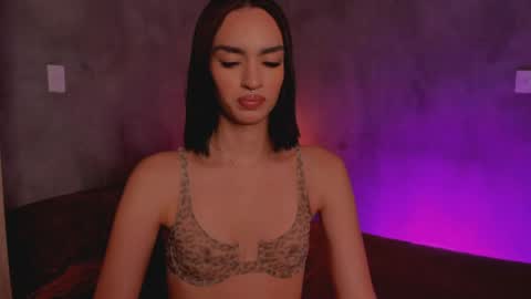 Snapshot of roxyy_x chatting on 04-27-26, 09:57 val online show from 04-27-26, 09:57
