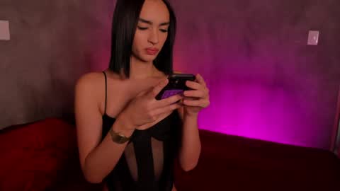 Snapshot of roxyy_x chatting on 04-28-26, 08:58 val online show from 04-28-26, 08:58