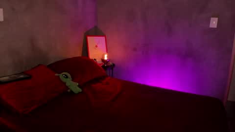 Snapshot of roxyy_x chatting on 05-13-26, 11:00 val online show from 05-13-26, 11:00