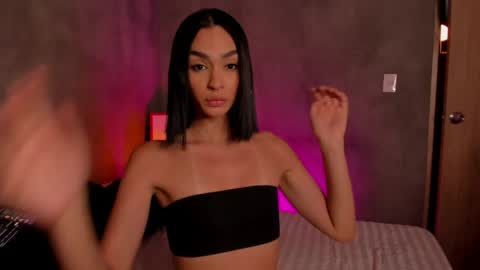 Snapshot of roxyy_x chatting on 05-21-26, 11:45 val online show from 05-21-26, 11:45