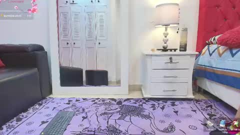 Snapshot of roy_luna chatting on 02-18-25, 04:05 Roy Luna online show from 02-18-25, 04:05