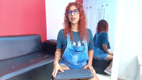 Snapshot of roy_luna chatting on 09-09-25, 01:10 Roy Luna online show from 09-09-25, 01:10