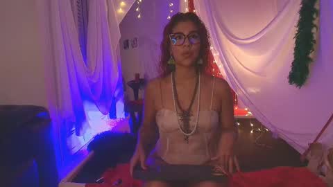 Snapshot of roy_luna chatting on 10-20-25, 01:00 Roy Luna online show from 10-20-25, 01:00