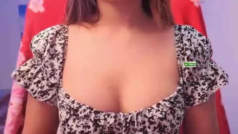 Snapshot of royal_girl_1 chatting on 05-17-26, 06:26 RIRI online show from 05-17-26, 06:26