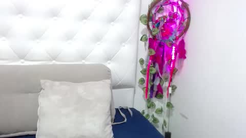 Bruna Royale  online show from 04-18-26, 04:00