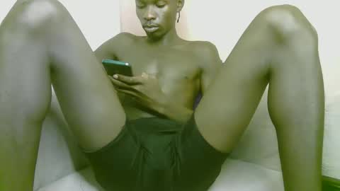 Snapshot of royalty254 chatting on 04-28-26, 09:25 royalty254 online show from 04-28-26, 09:25