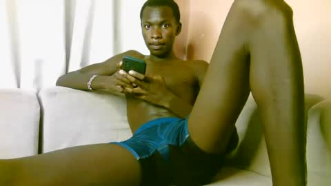 Snapshot of royalty254 chatting on 06-24-26, 04:28 royalty254 online show from 06-24-26, 04:28